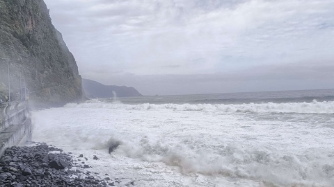 Warning for rough seas raised to orange level.